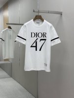 dior 25Ss春夏新款首发专柜最新款短袖圆领T恤 高端订制 设计前卫时尚 品牌Logo重工艺设计 高端定制230克面料.手感柔软.穿着舒适.专柜级别精致车线