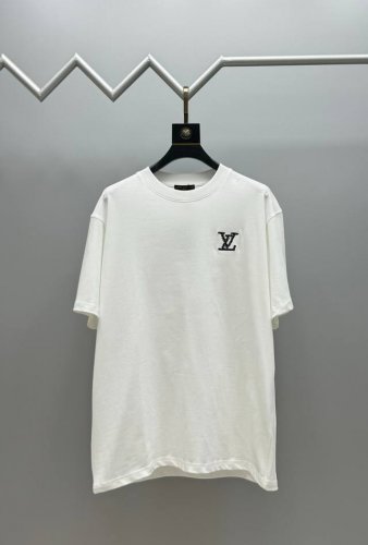 顶级版本 区别通货 全年不下架 放心出售 款式 路易 Lv短袖T恤 面料 300克重双纱100%棉 罗纹 320克重索络纳1*1潮牌 工艺 进口机绣花+烫钻Lo