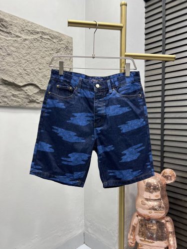 路易威登 25Ss 新款云纹 提花牛仔 采用定制斜纹提花牛仔料， 上身质感十足，舒适贴肤， 具有较好的耐磨性与透气性， 整体为牛仔的经典版型， 可搭配展现休闲时