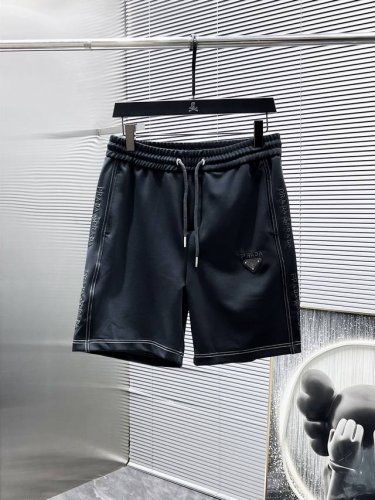 普拉达 prada 2025Ss夏季新款 休闲 短裤，高端版本！专柜定制面料 透气舒适度高，细节无可挑剔，品牌元素设计理念，体现高品质。手感细腻柔软！呈现休闲裁