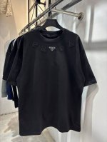 款号：Zmr27# prada 普拉达官网同步新款烧花字母经典三角铁标圆领短袖 280克纯棉双砂面料 所有面料均已提前做过缩水 品质第一 所见即所得 不会洗一次