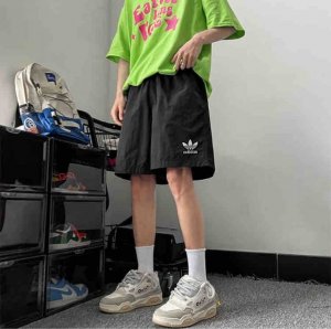 阿迪达斯Adidas三叶草下摆贴布刺绣工艺短裤百搭情侣款短裤 男女同款 十年如新 *采用冰丝塔丝隆D14面料带冰感！宽松版型做工非常好质量非常棒！细节拿捏的非常