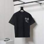 louis Vuitton 路易威登 Lv 25Ss 胸口三花短袖T恤面料采用定制240G 26支特滑双股精棉平纹高密无尘全棉布料。前幅高密度加厚，走线平整，代