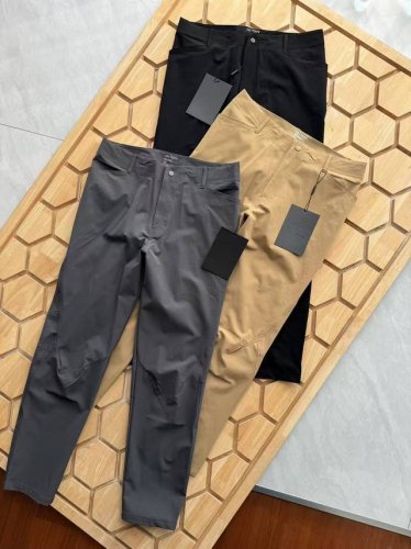 arc'teryx 始祖鸟男士纯色高品户外登山徒步直筒休闲长裤 采用专业运动面料！一穿便知！非常结实具备良好的透气性和运动自由度 优良的户外登山四面弹 ，耐磨防