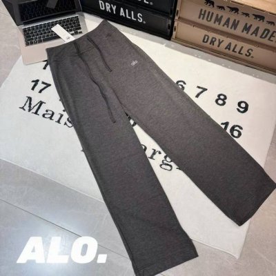 alo高腰长裤 女款 -面料：采用原版一比一毛圈面料。 -辅料：原版拆解开发，一比一定制的小标，领标，水洗，吊牌，五金等等。 -工艺：原版分解，从裁剪，拼接，到