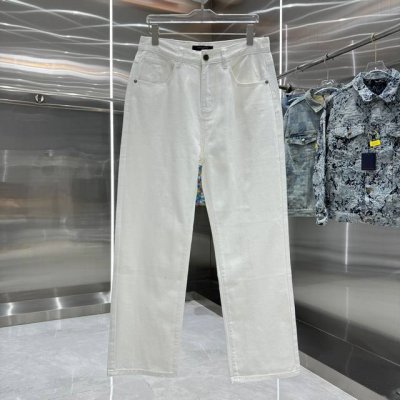 Louis Vuitton路易 威登 Lv 25新品 后口袋字母Logo牛仔裤！特定最新品牌皮标 重磅单品~私渠稀有臻品 客供五金辅料 进口客供定织牛仔棉布面料