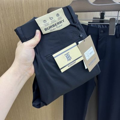 bbr 2610Ss春夏新品，官网同步有售，男士高端商务休闲西裤，高端进口面料，带弹力，后面采用硅胶字母压胶，五搭配，即经典又时尚，合体裁缝，上身效果无约束感