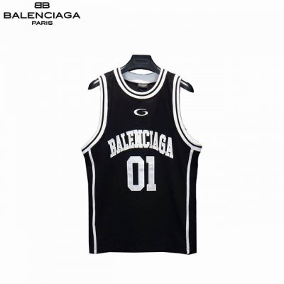 balenciaga 巴黎世家 25Ss 刺绣球衣背心 今年巴黎主打版型 近两年Oversize版型成了潮流的专注 也一直是近两年火爆主打 设计师的变更让此品牌