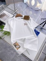 巴宝莉 夏季新品，时尚单品设计，更加时尚舒适，高标准定制，上身非常有型，客供辅料，客供进口高档面料质感非常细腻，细节工艺精湛考究，塑造性极高的一款单品，任何时装