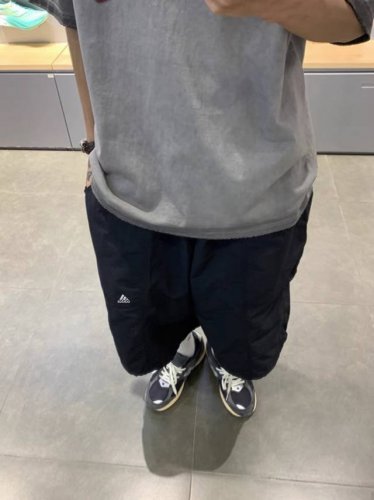 Adidas阿迪达斯 七分裤宽松机能风运动休闲短裤情侣款 Color: 黑色 Size: M-Xl M 腰围88 臀围120 裤长70 Cm L 腰围92 臀围