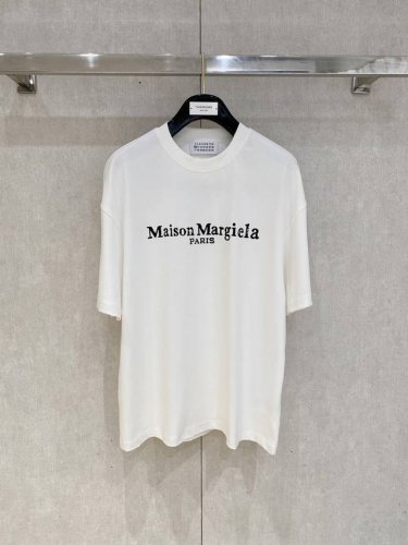 Maison Margiela Mm6 马丁马吉拉 25春夏新款潮牌Ac宽松纯棉T恤，男女同款热固印胶标语百搭短袖。 Ins爆款登陆，宽松Ov的廓形剪裁，经典标