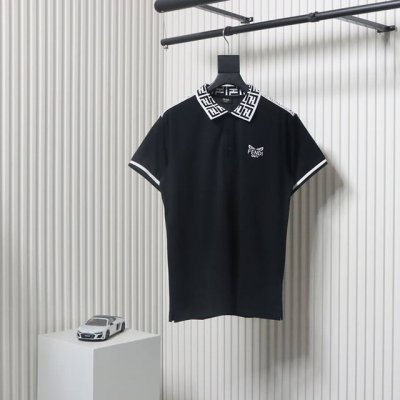 Fendi 芬迪 双F领口胸前刺绣字母短袖polo衫 采用100%棉双面珠地面料，拆解纱线分析，订织蜂窝四角网眼胚布，衣领为双系统提花定织扁机制成，有弹性，不变