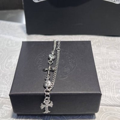 克罗心手链Chrome Hearts十字架吊坠圆花立体手链 克罗心的手链类目 算是饰品 三大件 序列中 最为重磅的一环了 因而值得入手的单品初始价位及区间跨度