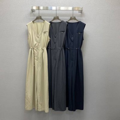 Pr*25Ss 气质V领金属扣点缀腰间抽绳设计工装风连体裤 ，高级面料，颜色:图片3色，面料：精纺棉面料 Smlxl P310