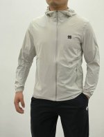 供 模特图 kolonsport 可隆25夏季新款 男士透气速干凉感户外防水皮肤衣防晒服 观网门店同步 掌柜力荐 独家发售 无论版型还是面料都超赞 完全不挑人