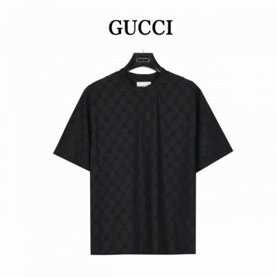 Gucci 古驰 暗纹满印双G提花针织短袖T恤 描绘全幅经典 双G提花图案，极具辨识度 相当高端有档次， 人群中一眼脱颖而出 高级感 稀有精品渠道高级宽松休闲T