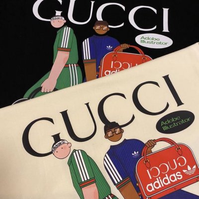 古驰Gucci 卡通印花时尚情侣短袖 穿上就是舒适自在 减龄又显瘦的存在，慵懒而随性，结合干净简单的色系就特别耐看，适合日常穿着～复古标识 显得格外耀眼。 很宽