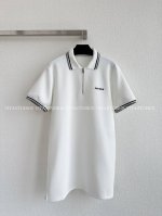 新品发布 学院风翻领直筒连衣裙 采用粘合珠地布和科技针织面料，珠地布透气性佳，独特蜂巢结构利于排汗，保持肌肤干爽；科技针织面料赋予柔软触感与弹性，穿着舒适无束缚
