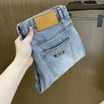 Lp Ss春夏爆款新品 秋冬牛仔裤柔软亲肤面料 重工定位洗水 专柜限量款 奢华感订制头层皮铭牌 工艺+洗水外贸品质感细节处理满满到位 这颜色绝对爱了爱了专柜秋冬