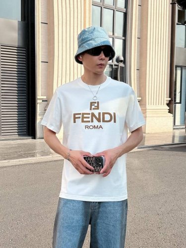 Fend*芬家 2025春夏新款男女同情侣款休闲宽松棉质圆领短袖T恤衫！贸易公司渠道稀出，同步官网发售 ！ 2025春夏最新系列，经典时尚设计元素，为全新系列注
