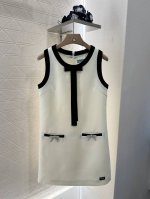 prad*2025新品上架 蝴蝶结撞色背心裙 定制Yb进口醋酸材质 质感光泽 垂顺舒适 无袖背心裙剪裁 通体黑白撞色作用于领口袖口 利用剪裁和细节提升精致度 后
