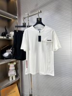 prad*普拉达 Ss25夏季新款休闲套装 贸易公司渠道订单，海外精品独家限定发售，经典即永恒，入手绝对值的！这种类型的套装也是懒人必备的一套，不用想怎么搭配，