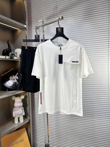 prad*普拉达 Ss25夏季新款休闲套装 贸易公司渠道订单，海外精品独家限定发售，经典即永恒，入手绝对值的！这种类型的套装也是懒人必备的一套，不用想怎么搭配，