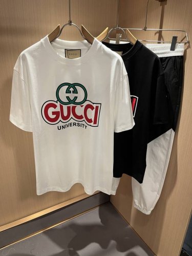 Gucc*古家 2025春夏新款男女同情侣款休闲宽松棉质圆领短袖T恤衫 贸易公司渠道稀出 同步官网发售 2025春夏最新系列 经典时尚设计元素 为全新系列注入满
