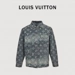 Louis Vuitton 路易威登Lv 重工水洗满印刺绣提花牛仔外套 这个面料非常考究，采用重工四次高难度洗水，手感不输柜上，面料品质让你一目了然，细节堪称完