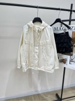 米杏色抽绳连帽防晒外套 ，面料：棉+锦纶 颜色：米杏色 配腰带 *｜防晒外套 25Ss春夏新款上新！ pr 连帽抽绳外套， 高版出品轻薄短款连帽夹克外套 结合工