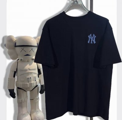 Mlb 洋基背标大Logo满花Ny 面料：采用260克双沙纯棉 绣花：采用田岛精密绣花机 印花：采用进口数码印1-1精准定位 工艺：采用4针6线 普通工厂p完全