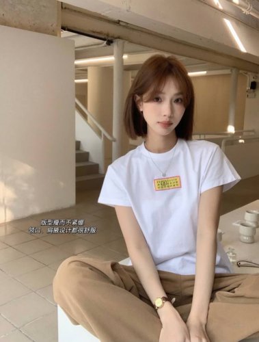 上新 纯棉 Mm6 马吉拉日历贴短袖～ 小短款可盐可甜 今年最满意的一件马吉拉Mm6 万能百搭黑白两色 自穿、闺蜜款都好看 宝子们赶紧开始冲！！ Sml衣长56