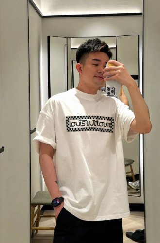驴牌*25S新款潮牌T恤.男女同款 减龄风格满贯 烫画层次风格的新世纪充满阳色彩 经典字母设计表现. 清新色彩Logo.订制优质高克重 G纯棉面料.领口螺纹.肩