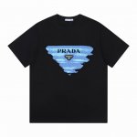 隔天 25Ss早春新品 普拉达蓝色三角五金短袖 Logo标识精致升级，灵感源自八十年代复古 原版面料 官方同款 短袖T恤 定制260克同缸染面料 手感非常舒服