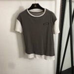 款号20252292 Miumi*新款 领标Logo贴布 假两件拼接短袖T恤，灰色，Sml， M码；肩宽45，胸围96，袖长15，衣长58