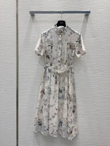 christian Dio*R2025Ss新款花裙 印花连衣裙时髦低调气质又奢华高级！版型百搭不挑人，原版定制科技面料 做工品质看细节。白富美必入！强烈推荐。S