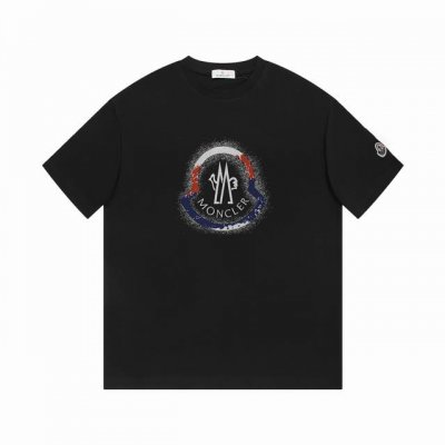 高品质25Ss蒙口印花短袖！胸前品牌字母Logo大牌感十足！高端大气完美演绎，经典圆领不挑人版型上身巨显瘦 面料采用230克纯棉面料，保证舒适性同时透气冰爽的同
