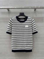 独家首发 原单品质Miu系穿搭，25春夏新品！夏威夷度假 高级黑白拼色镂空钩织针织圆领短袖上衣！手钩重工艺定制！认准我家！白富美必入神器！万能百搭版型超显瘦！定