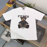 上新 款号：Dg25645 2025新款Fendi芬迪玩偶熊图案Logo字母印花休闲情侣短袖T恤，经典图案设计，朋克不羁！！采用250G克重纯棉面料，印花很稳固