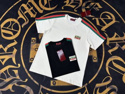Gucci Logo精致升级，灵感源自八十年代复古 原版面料 官方同款 短袖T恤 定制面料 同缸染面料 手感非常舒服 春夏最新砖柜同步 时尚又个性 超级百搭 宽