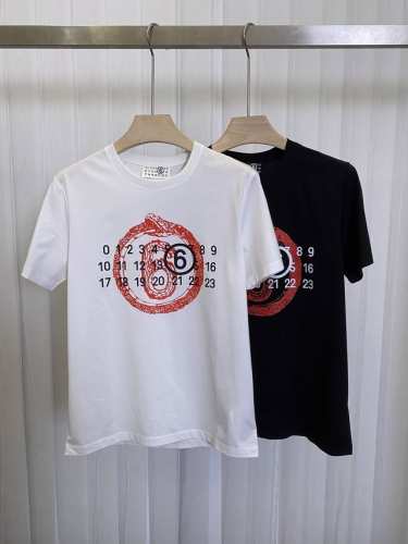 Mm6 Maison Margiela.马吉拉 25春夏新品数字日期蛇年限定印花标识短袖T恤，定制80支双丝光棉面料；黑色 白色 S～Xxxl