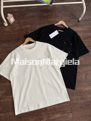 公司级Maisonmargiela 马吉拉 24Ss 四角缝线口袋绣花短袖T恤 面料32S精棉双股260克，罗纹32S1*1拉架十字螺纹，采用细支数纱线织造，使