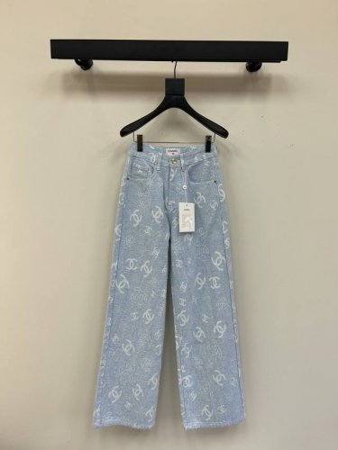 Chanel *重工提花牛仔裤，采用高端定制面料，穿着非常舒适，牛仔版型，包容性好，显瘦百搭。高腰设计，提升气质Sml Aa