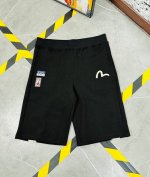 evisu 福神 笔刷式大M短裤卫裤 男女同款， 大M印花极具个性，出门不怕撞衫。 纯棉毛圈厚实面料，上身效果宽松休闲， 笔刷式的大M印花极具个性，出门不怕撞衫