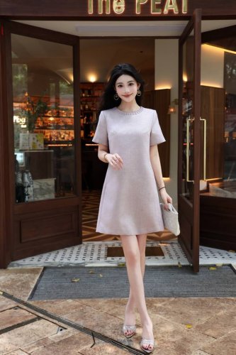 连衣裙 实拍经典简约名媛气质连衣裙 时尚舒适不挑人，上身美美美~大爆款， Sml X L 面料：亮丝亚麻 S码胸围92肩宽35腰围90裙长84 每个码胸围平铺腰
