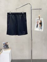 Louis Vuitton路易威登独家专供新款 休闲短裤高端版本！专柜定制面料 透气舒适度高，细节无可挑剔，品牌元素设计理念，体现高品质。手感细腻柔软！呈现休闲
