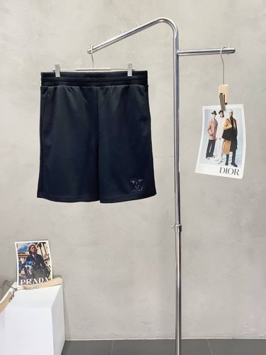 Louis Vuitton路易威登独家专供新款 休闲短裤高端版本！专柜定制面料 透气舒适度高，细节无可挑剔，品牌元素设计理念，体现高品质。手感细腻柔软！呈现休闲
