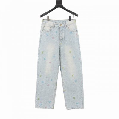 款号Y567 Louis Vuitton 路易威登 联名款糖果绣花牛仔长裤 原价30,600购入开发 定织经典老花提花单宁面料周期两个月，织布后做定位彩色刺绣
