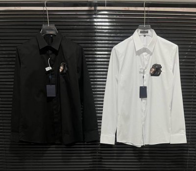 LV驴牌 25春夏新款 胸口贴布刺绣字母勋章拼接拼接 高品质长袖衬衫 码数：M-3Xl
