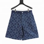 Louis Vuitton 路易威登 联名美洲杯牛仔短裤 原版14,600购入开发，整体采用Monogram Multi Flags 图案，为正面融入 Dami